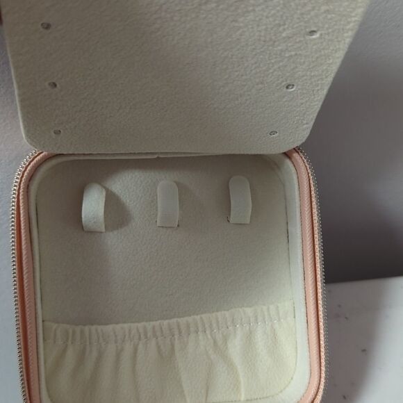 NWT Jewelry Case with 3 Gold Earrings - Picture 7 of 7